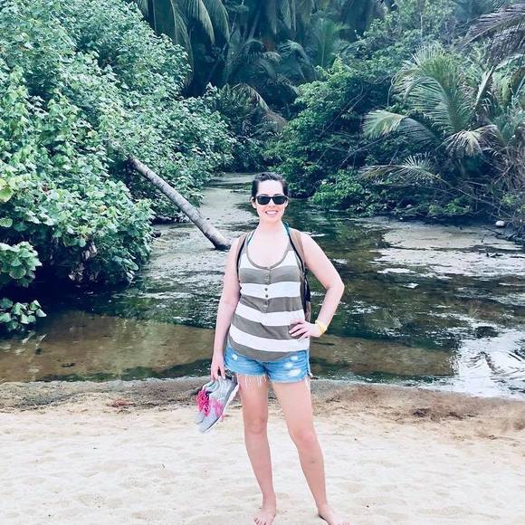 Meet your Posher, Alexis - Picture 1 of 1